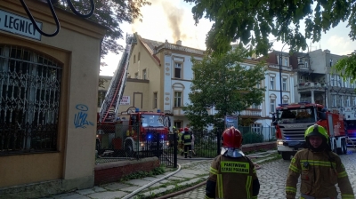 Pożar w centrum Legnicy. Palił się akademik WSM [ZDJĘCIA]