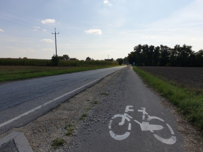 Nowe ścieżki rowerowe miały bezpiecznie połączyć wsie, tymczasem nie nadają się do jazdy