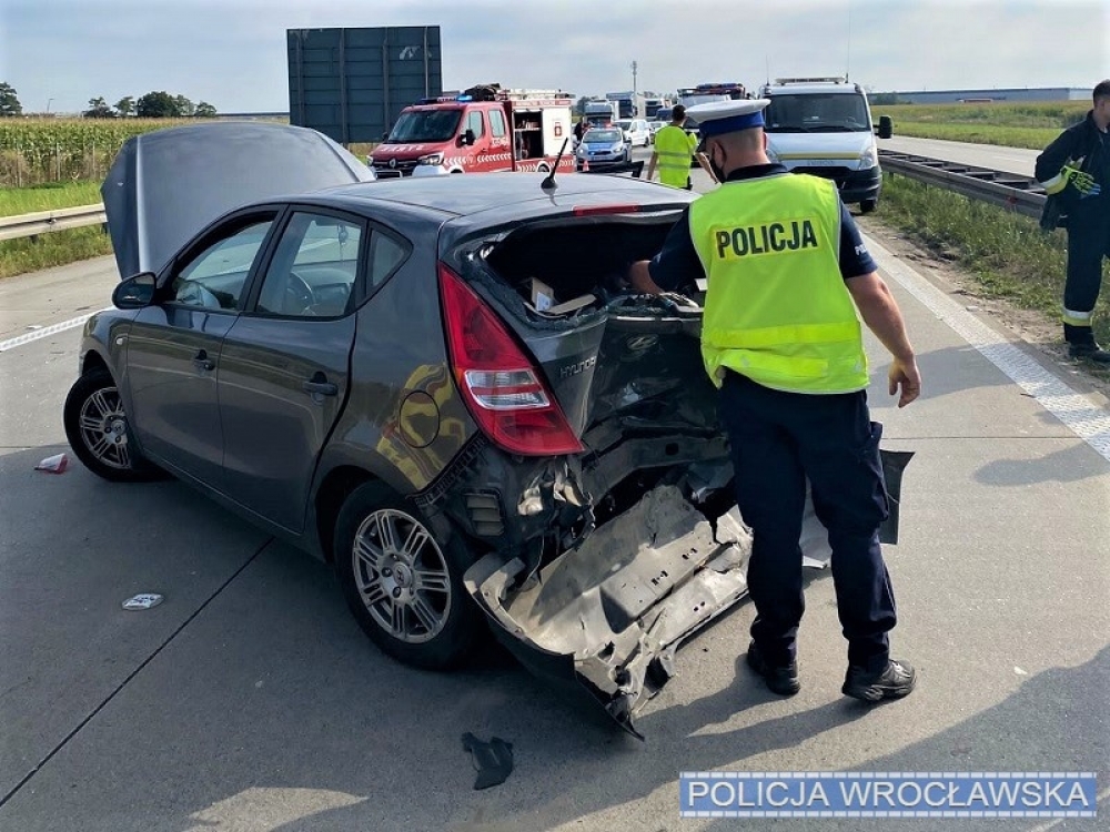 Zablokowana A4 na 147. kilometrze. Zderzenie dwóch aut - fot. Policja Wrocław