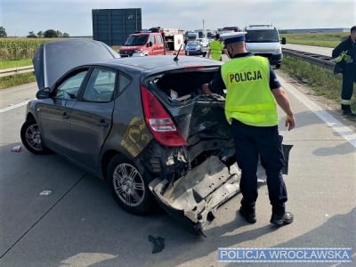 Zablokowana A4 na 147. kilometrze. Zderzenie dw&oacute;ch aut