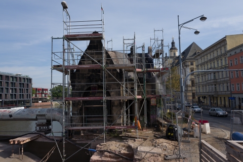 Trwa oczyszczanie zabytkowych elementów Mostów Pomorskich [ZDJĘCIA] - 7