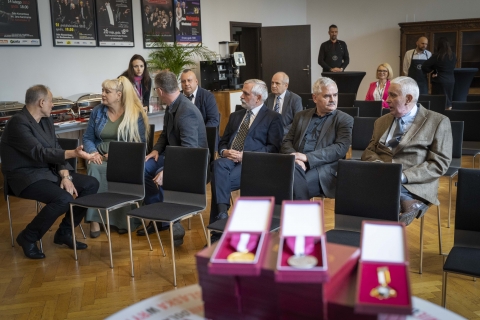 75 lat Radia Wrocław: 18 pracowników Radia Wrocław z odznaczeniami państwowymi - 50