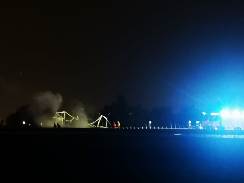 A4 zablokowana do Zgorzelca. Spłonęły dwie ciężarówki, jedna z dezodorantami  - 8