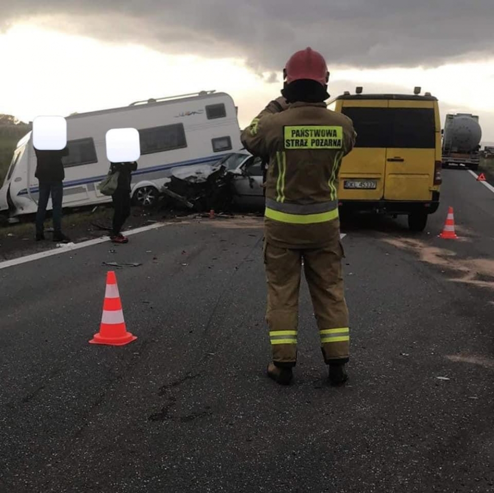 Groźny wypadek na krajowej "ósemce". Cztery osoby są ranne - fot.Facebook/OSP KSRG Jaszkowa Dolna