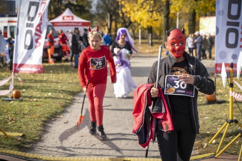 Bieg Halloween Radia Wrocław. Sportowa rywalizacja z przymrużeniem oka [ZDJĘCIA] - 96