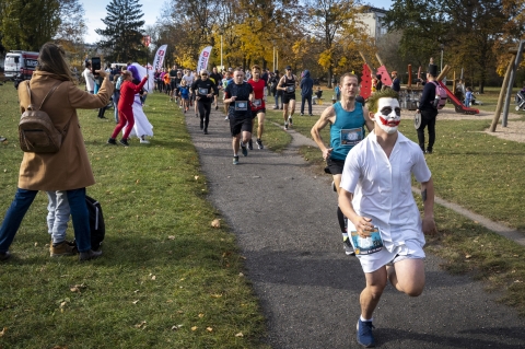 Bieg Halloween Radia Wrocław. Sportowa rywalizacja z przymrużeniem oka [ZDJĘCIA] - 111