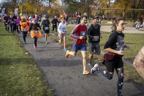 Bieg Halloween Radia Wrocław. Sportowa rywalizacja z przymrużeniem oka [ZDJĘCIA] - 115