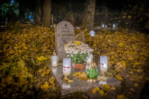 Charytatywne zbiórki pieniędzy na wrocławskich cmentarzach  - 3