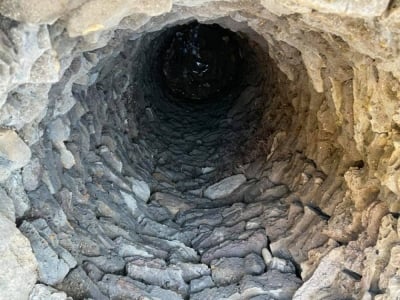 W Złotym Stoku podczas prac porządkowych odkryto starą studnię. Może liczyć nawet 400 lat