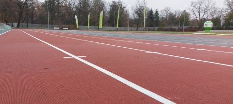 Studenci sportowej uczelni z Wrocławia mogą już ćwiczyć na odnowionym stadionie - 2