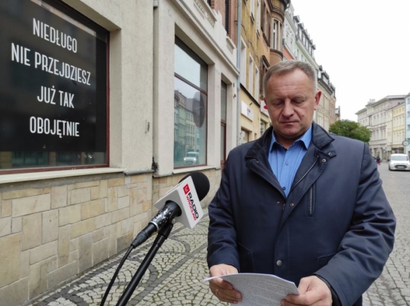 Jelenia Góra: Opozycja krytykuje prezydenta za podwyżki - fot. Piotr Słowiński