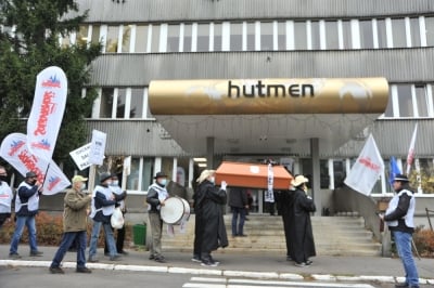 Solidarność urządziła symboliczny pogrzeb Hutmenu