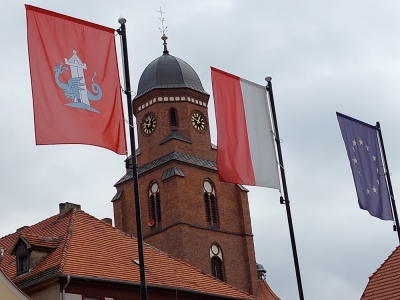 Żmigr&oacute;d ma nowy herb. Brakuje na nim krzyża