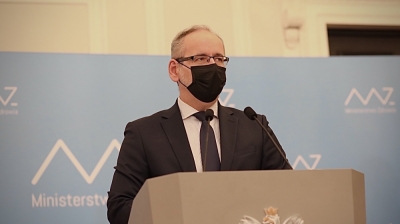 Wariant Omicron szaleje. Rząd zmienia obostrzenia