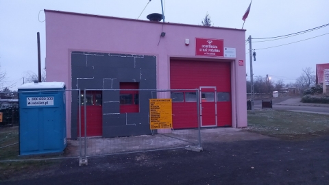 Nowy wóz nie mieści się w remizie i... stoi nieużyteczny w innej  - 4