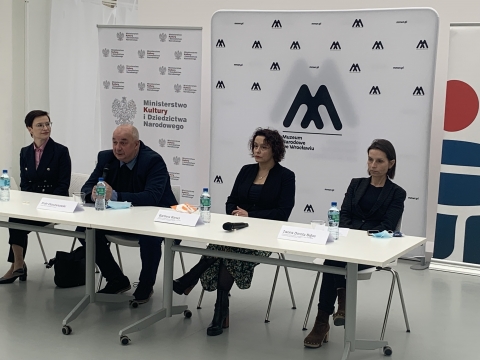 Największa wystawa prac Magdaleny Abakanowicz już w Pawilonie Czterech Kopuł - 0