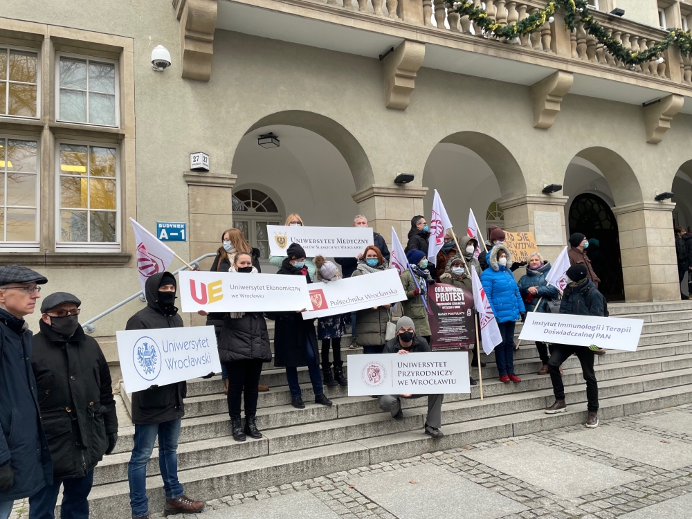 Protest pracowników wrocławskich uczelni - fot. RW
