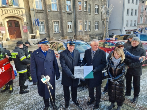 Wałbrzych: Nowe samochody dla straży pożarnej kupione w ramach budżetu obywatelskiego - 1