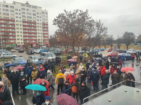 Legnica: Mieszkańcy manifestują przed największą spółdzielnią w mieście - 0