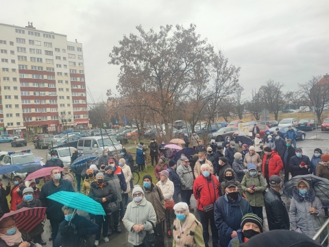 Legnica: Mieszkańcy manifestują przed największą spółdzielnią w mieście - 2