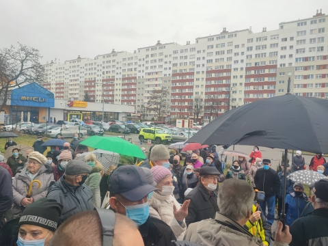 Legnica: Mieszkańcy manifestują przed największą spółdzielnią w mieście - 3