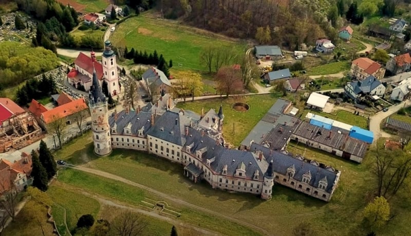 Pałac w Bożkowie na sprzedaż - fot. Jarosław Wrona