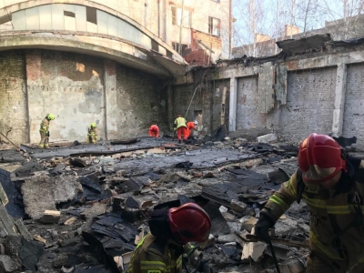 Legnica: Zawalił się dach budynku po byłej fabryce. Nikomu nic się nie stało