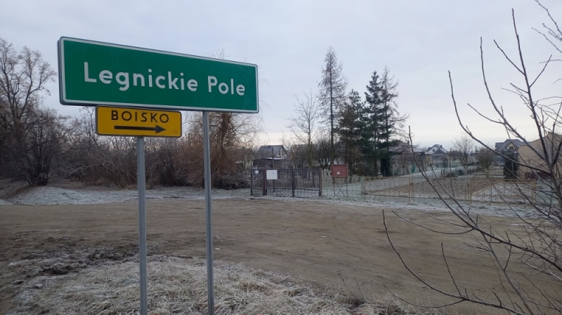 Drogowy absurd w Legnickim Polu: Utwardzili drogę, inspekcja każe zaaorać - fot. Andrzej Andrzejewski