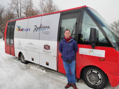 W Karpaczu działa autobusowa komunikacja miejska. W Szklarskiej Porębie ruszyła jej namiastka