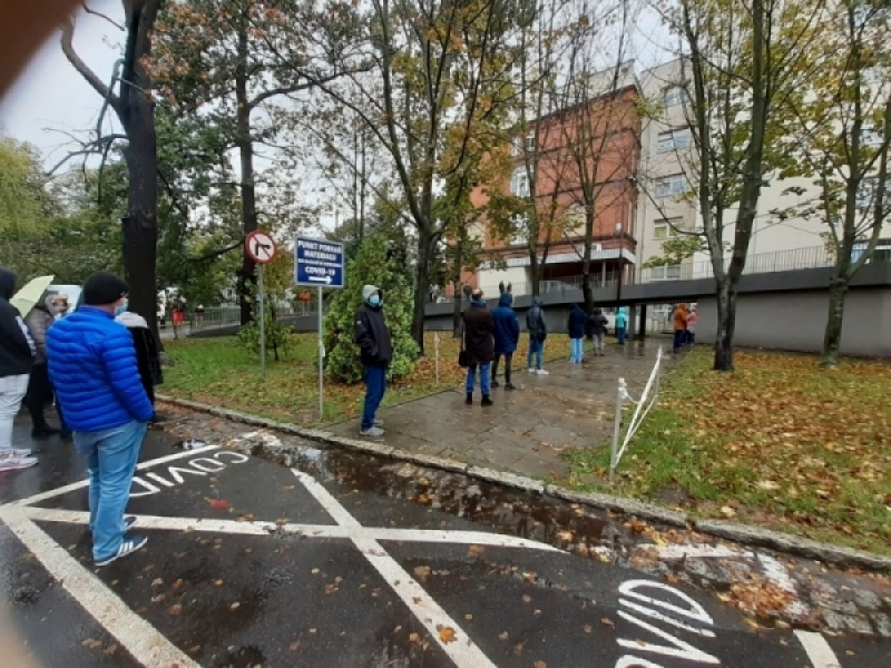Tłumy przed punktami testowymi we Wrocławiu - fot. archiwum Radia Wrocław (zdjęcie ilustracyjne)