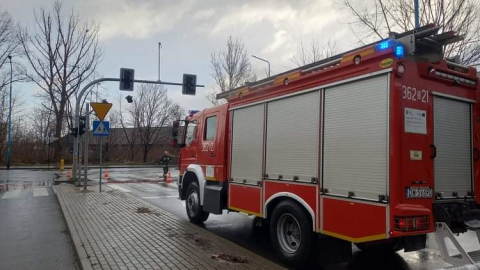 UWAGA na silny wiatr! Kilkaset interwencji straży pożarnej. Dwie osoby poszkodowane - 1