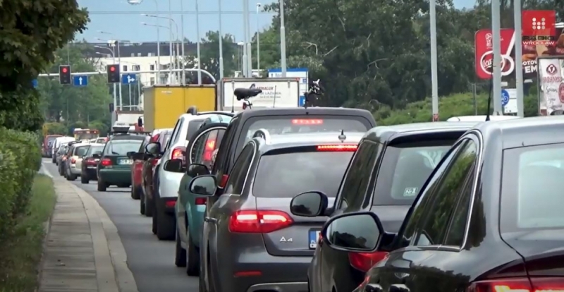 Wrocławianie tracą w korkach niemal 100 godzin rocznie. Jest najnowszy raport - fot. archiwum Radia Wrocław