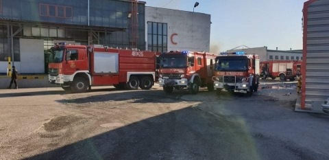 Niebezpieczny pożar w Ścinawie - strażacy bronią sąsiednich budynków [ZDJĘCIA] - 2