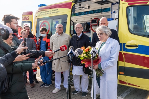 Kolejna karetka dla Uniwersyteckiego Szpitala Klinicznego we Wrocławiu - 3