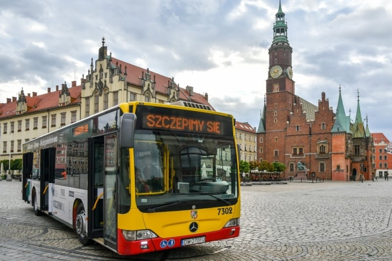 Szczepciobus czeka na Solnym - Fot: MPK Wrocław