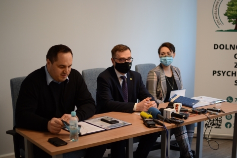 Psychiatrzy i terapeuci do dyspozycji pacjentów - na Psim Polu otwarto darmowy gabinet - 0