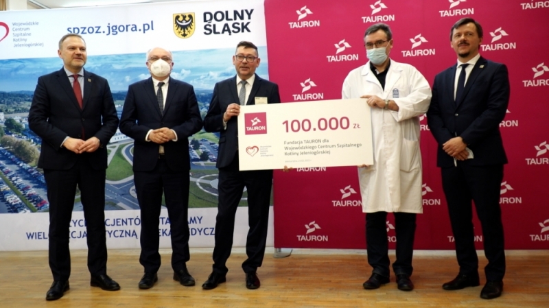 Tauron przekazał jeleniogórskiemu szpitalowi 100 tysięcy złotych   - fot. RW
