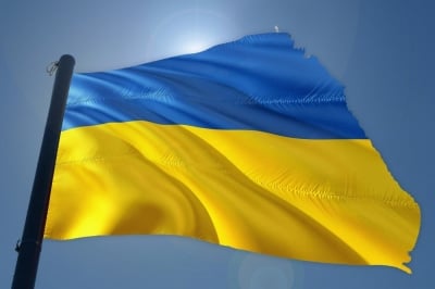 Wojna w Ukrainie. Jak pom&oacute;c potrzebującym? Telefony, strony, wolontariat