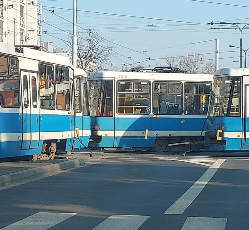 Zderzenie dwóch tramwajów przy Sienkiewicza [FOTO] - fot. Słuchacz Sławek