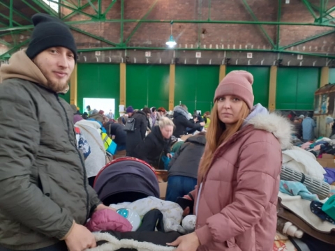 Wrocław: Dawna zajezdnia przy ulicy Tramwajowej pełna darów dla uchodźców - 2