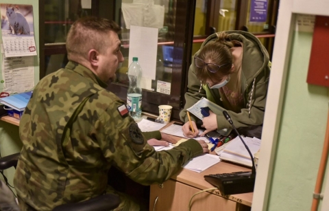 Żołnierze 16. DBOT wspierają uchodźców z Ukrainy - 1