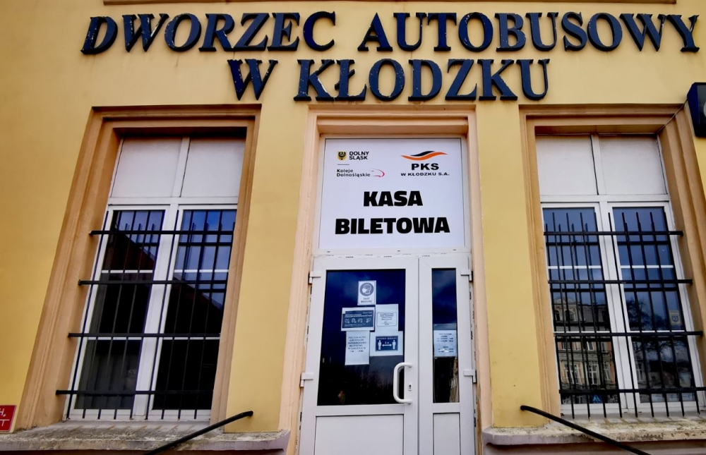 W Kłodzku ruszyła kasa biletowa na przejazdy pociągami - fot. Jarosław Wrona