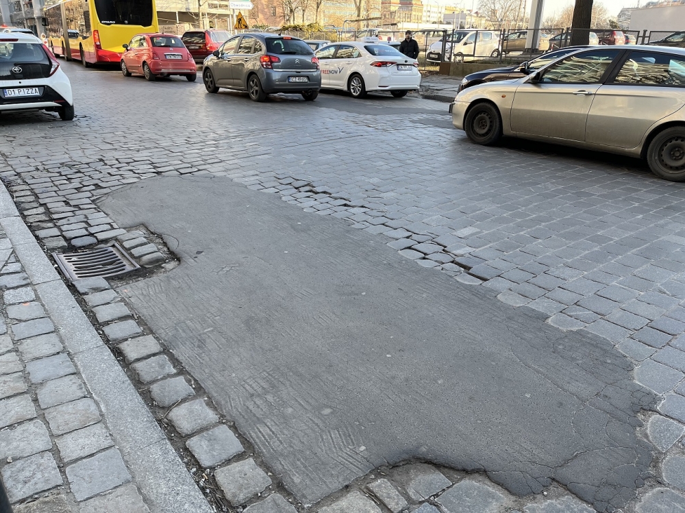 Połowę ulicy Sikorskiego wyremontuje deweloper. Co z drugą częścią? – fot. Joanna Jaros