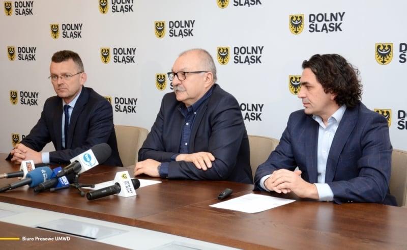 Marszałek organizuje międzynarodowy transport humanitarny dla uchodźców – fot. UMWD