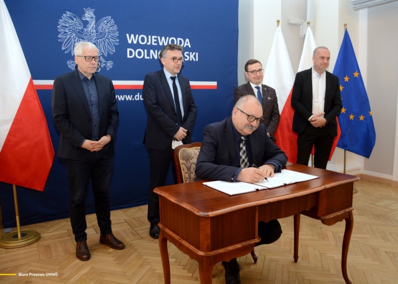 Będzie rządowe wsparcie budowy szpitala onkologicznego we Wrocławiu - fot. Facebook/ Marszałek Województwa Cezary Przybylski