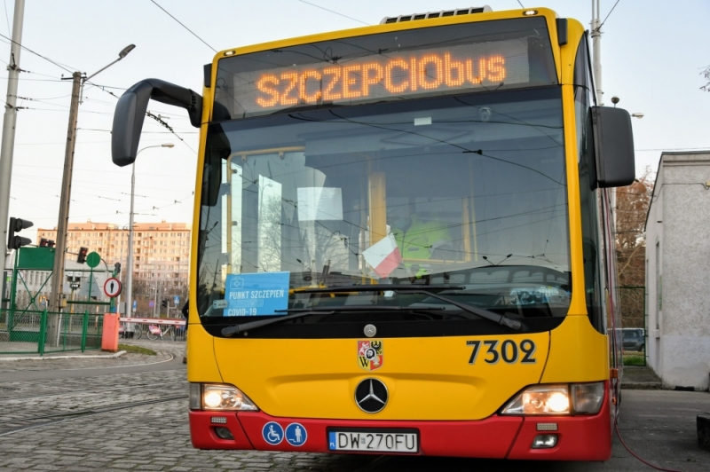 15 tysięcy osób zaszczepionych w SZCZEOCiObusie - Fot: MPK Wrocław