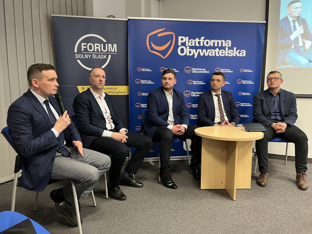 Samorządowcy debatowali pod patronatem PO na temat dalszej pomocy uchodźcom z Ukrainy - fot. Joanna Jaros