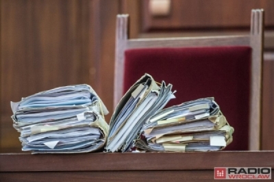 Ratownik medyczny miał w swoim komputerze tysiące plik&oacute;w z pornografią dziecięcą. Usłyszał zarzuty