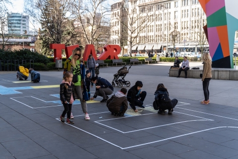 Wrocław: Napis "dzieci" przed Capitolem  - 6