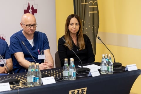 Lekarze z Trzebnicy przyszyli pacjentowi rękę oderwaną na wysokości ramienia - 4
